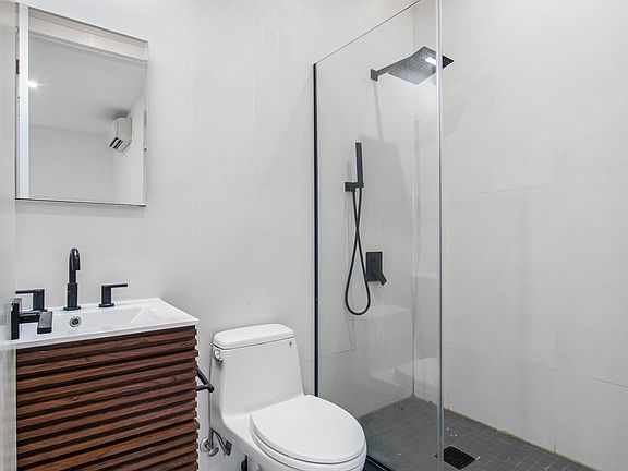5th image of 411 11th St Unit 3