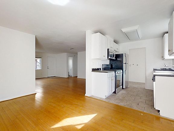 2nd image of 20235 Cohasset St Unit 4