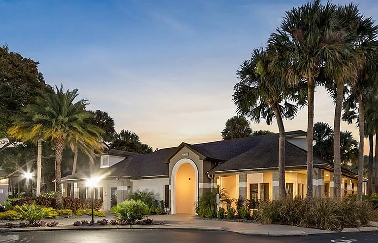 Sabal Palm at Lake Buena Vista Apartment Homes — Photo 30