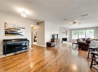 916 Greenbend Dr, Denton, TX 76210