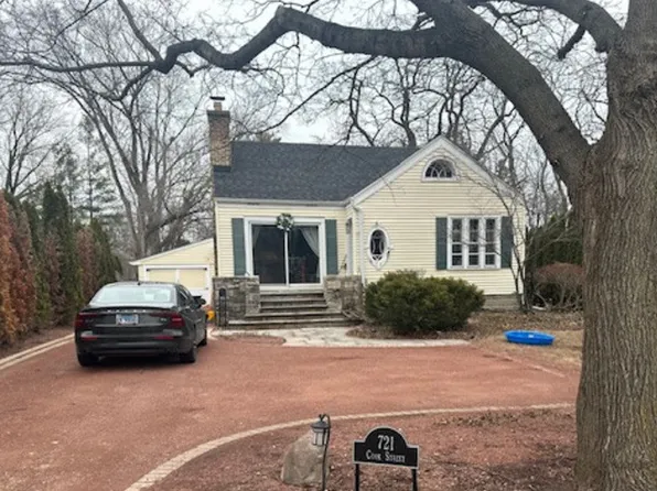 721 S Cook St, Barrington, IL 60010