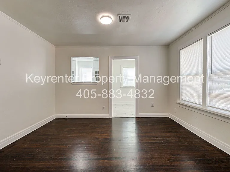 N Gatewood Ave Duplex — Photo 13