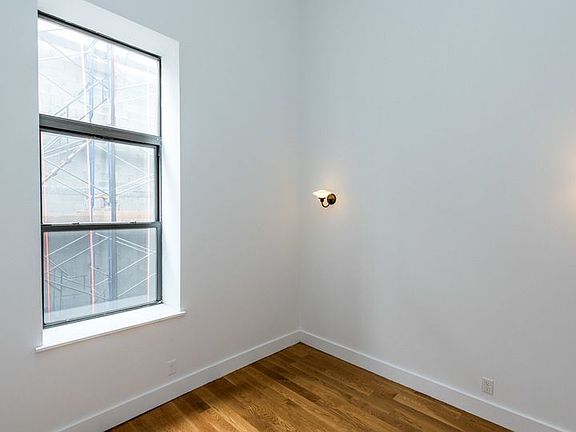 3rd image of 949 Willoughby Ave APT 301
