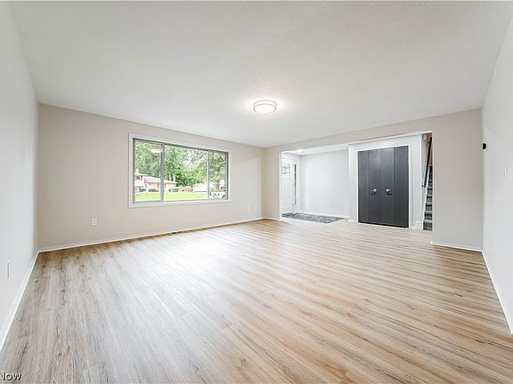 5th image of 34139 Pearl St