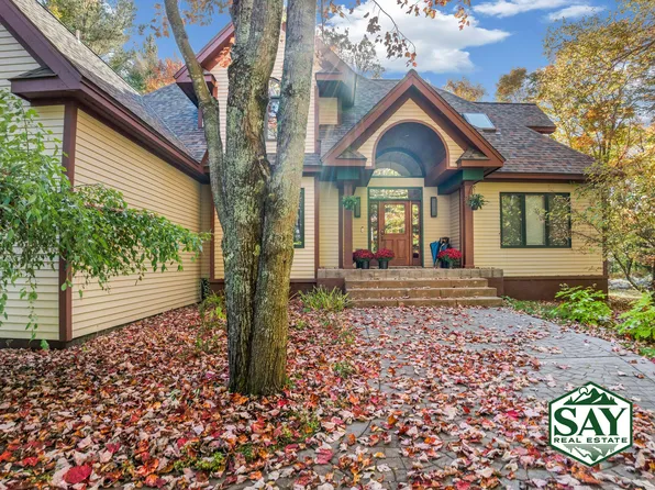 241 Algonquin Dr, Lake Placid, NY 12946