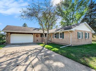 2208 Invicta Dr, Niles, MI 49120