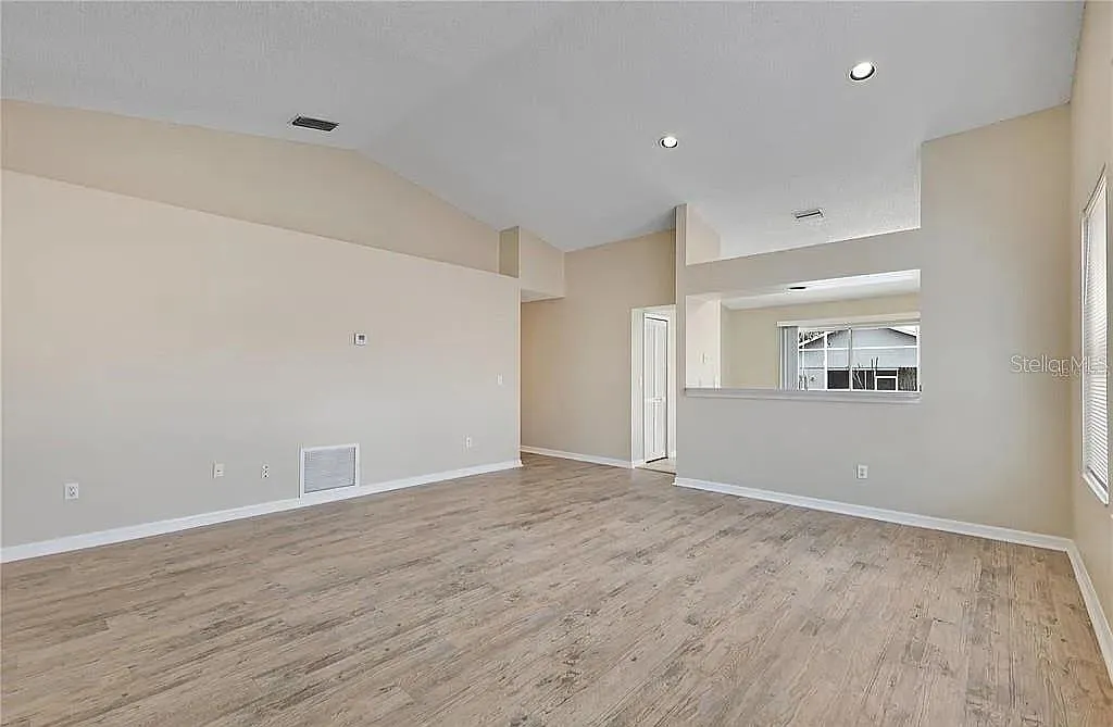 3 bed, 2.0 bath, 1766 sqft, $2,300 — Photo 4