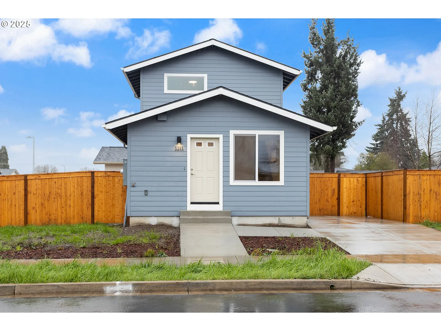 749 Saint Charles St photo 1