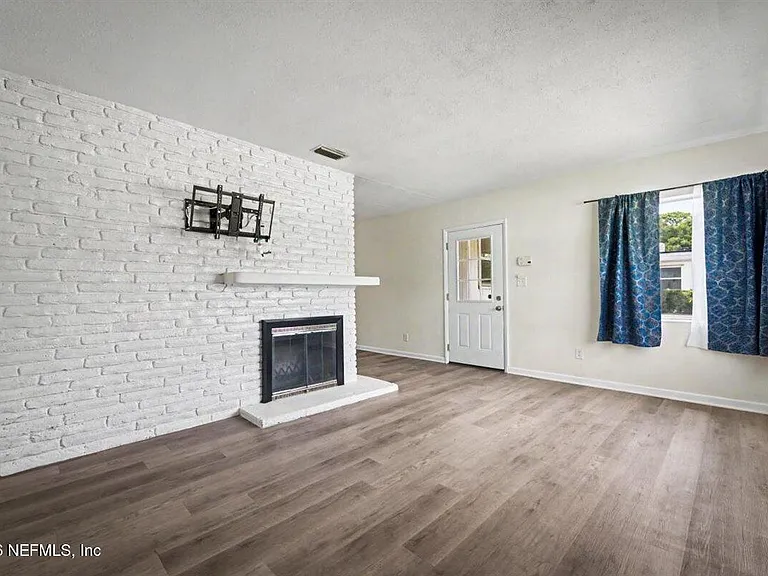 6216 Suwanee Rd — Photo 8