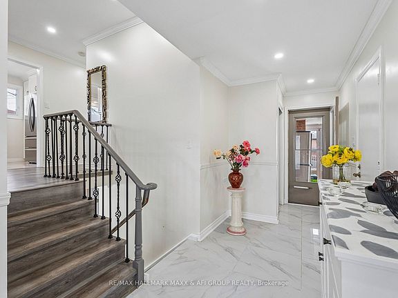 4th image of 11 Charlotte Ct