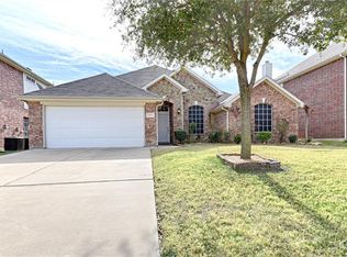 5923 Ridgeway Dr, Grand Prairie, TX 75052