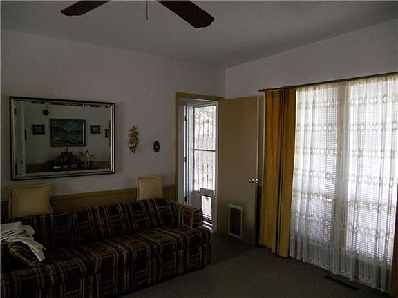 3rd image of 5221 Chateau Ave