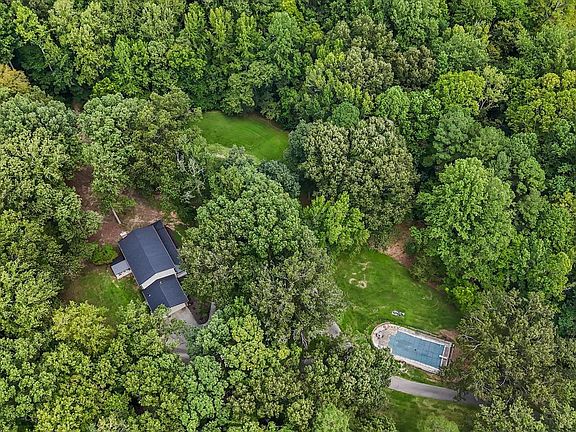 3rd image of 7977 Keech Rd