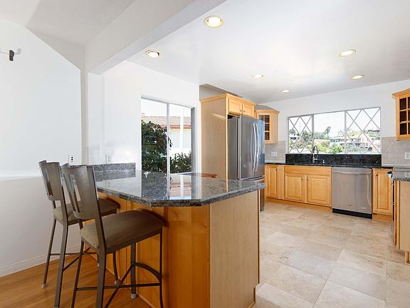 4th image of 1140 Avenida Amantea