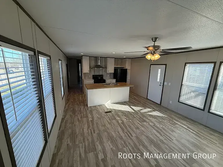 137 Eldridge Ln #137 — Photo 2