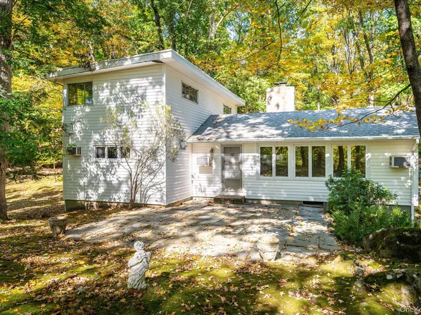 1471 Old Logging Road W, Yorktown Heights, NY 10598