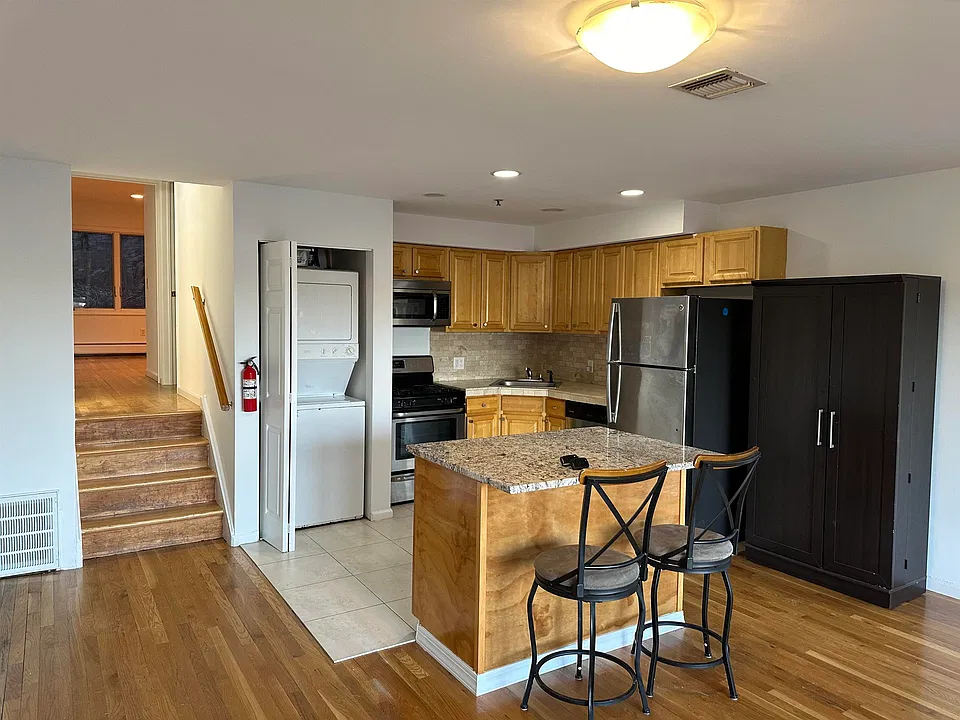 8913 Riverside Pl #3