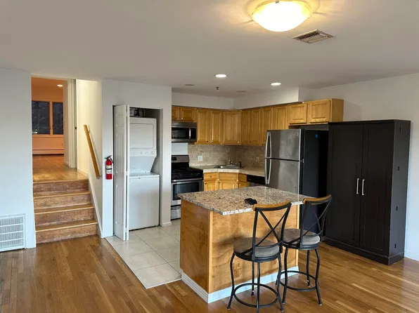 8913 Riverside Pl #3, North Bergen, NJ 07047