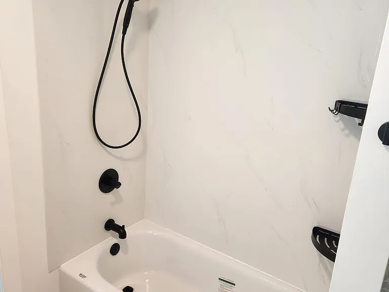 202 E Randolph St — Photo 15
