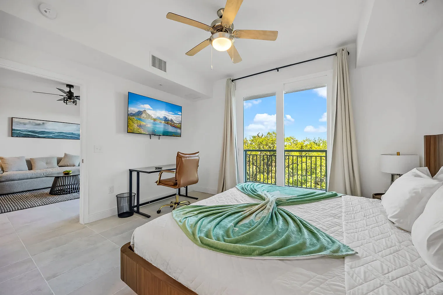 2 bed, 2.0 bath, 1323 sqft, $3,196 — Photo 3