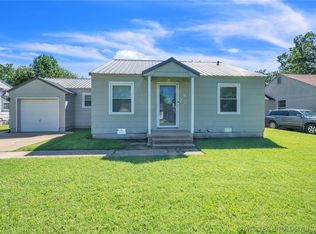 1422 S Hickory Ave, Bartlesville, OK 74003