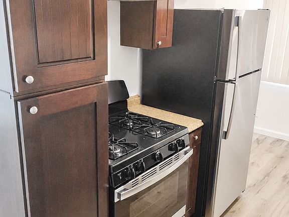 2nd image of 5242 Cahuenga Blvd #3