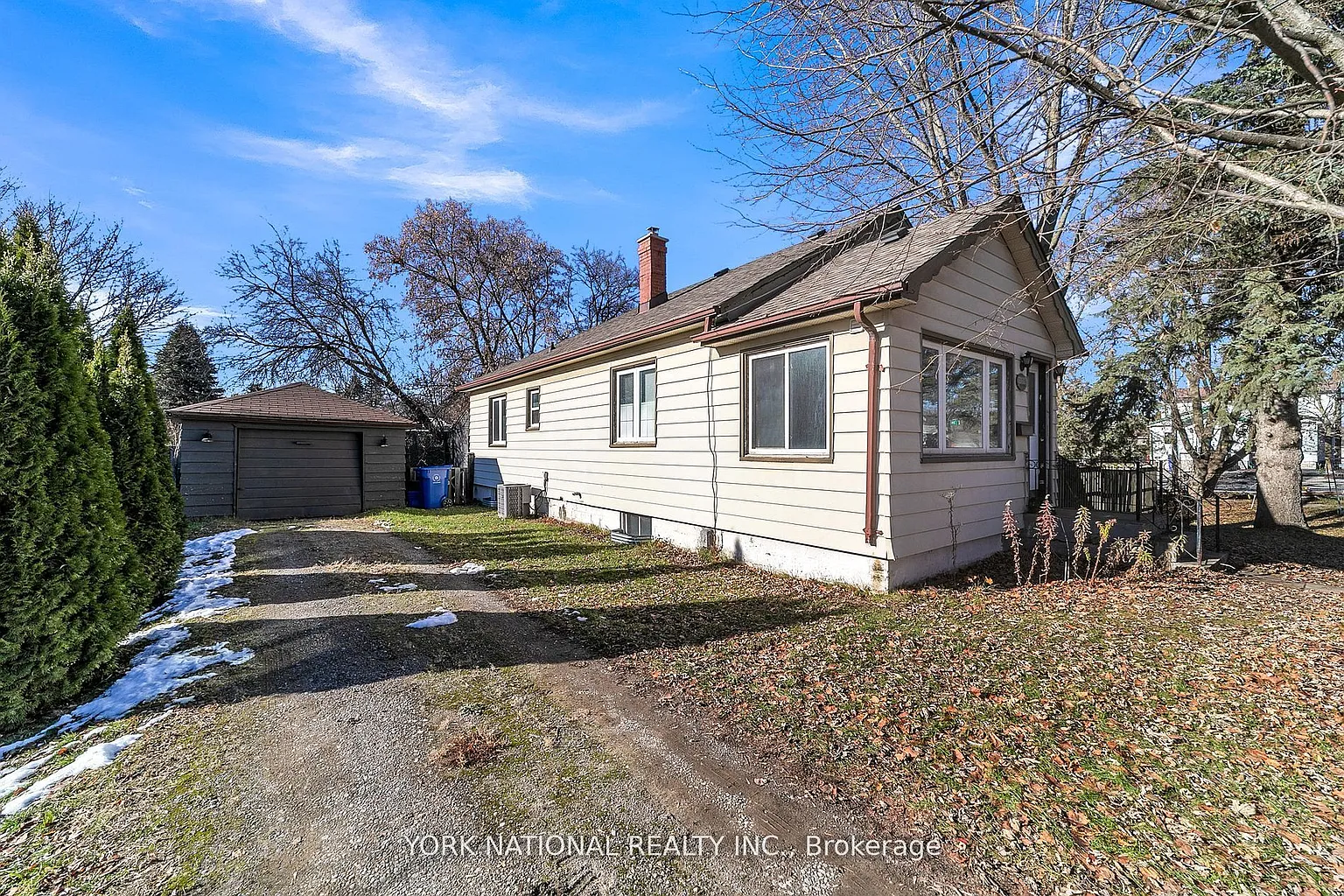 19392 Yonge St photo 1