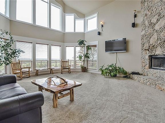 3rd image of 2901 Cliffview Ct