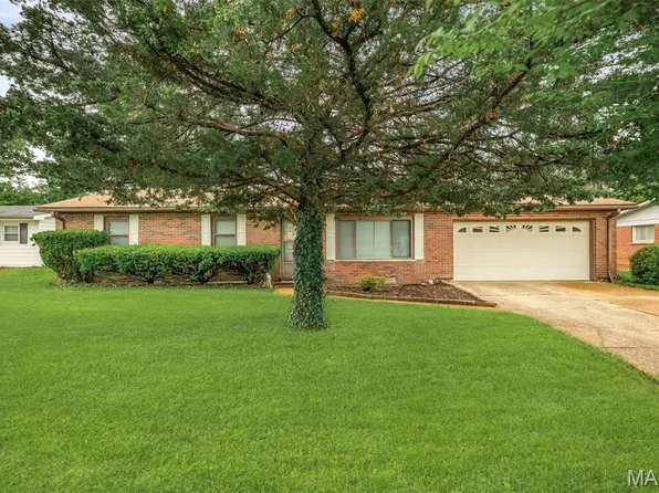 20 Lakeland Blvd, Swansea, IL 62226
