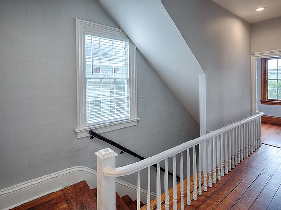 4th image of 203 W Waldburg St #Penthouse