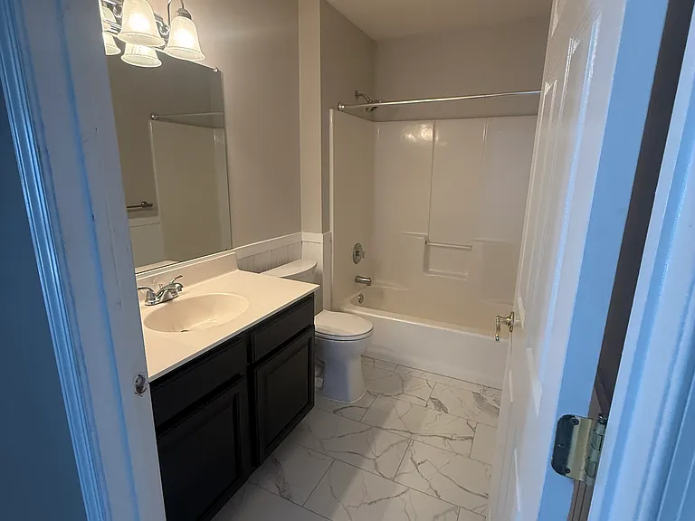2nd Floor Full Bath