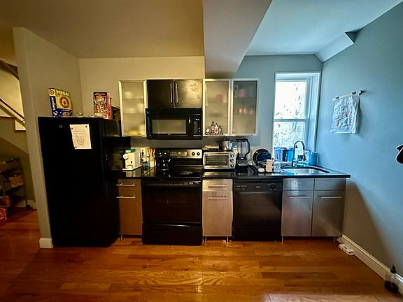 5th image of 249 S 10th St Floor 3