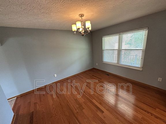 4th image of 5781 Meadowview Dr