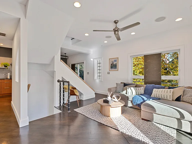 1738 N Hoyne Ave — Photo 19