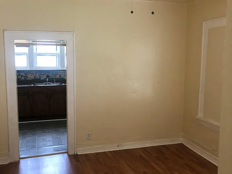 1306 Hughes St — Photo 6