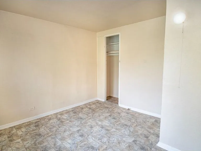 512 Bee St — Photo 11