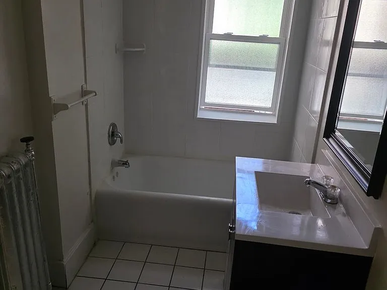 2528 N Maryland Ave — Photo 7