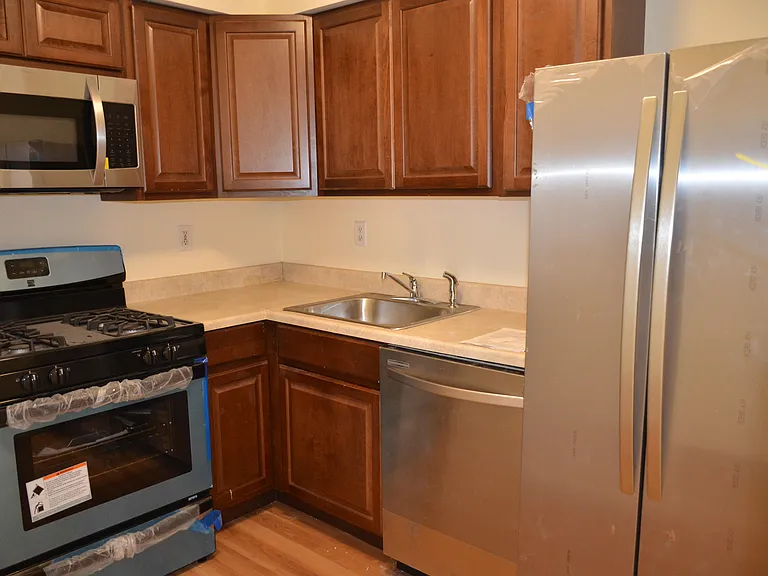 997 Tarragon Ct — Photo 2