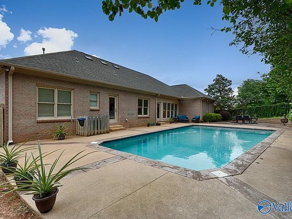 5th image of 122 Thomas Woods Ct
