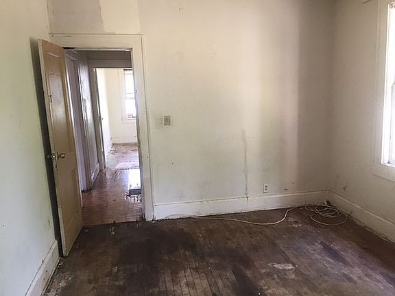 2nd image of 1315 James Ave S