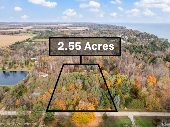 7147 Suerwier Rd, Applegate, MI 48401