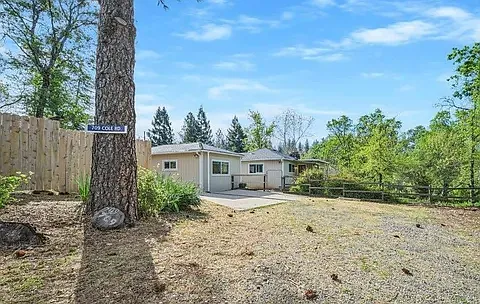 709 Cole Rd — Photo 6