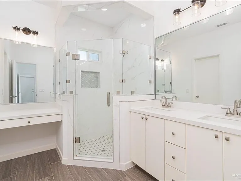 529 Country Club Dr — Photo 10