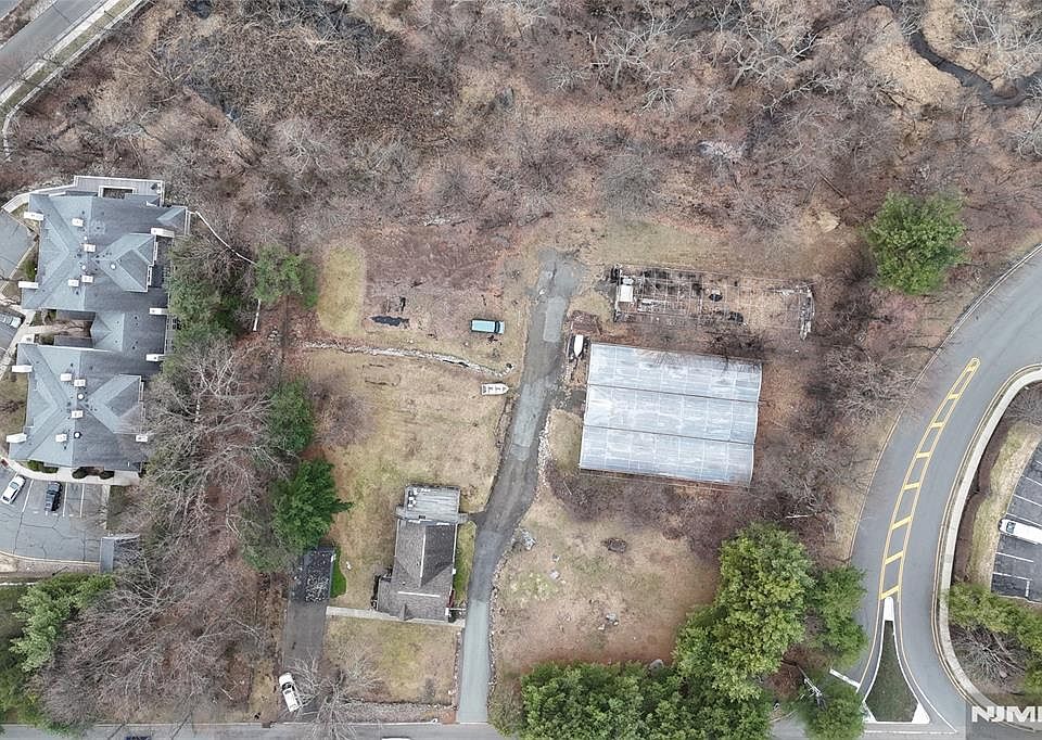 2nd image of 182 Airmont Ave