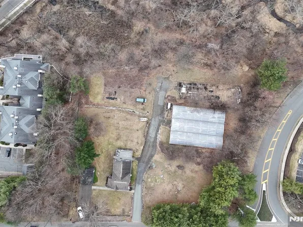 182 Airmont Ave, Mahwah, NJ 07430