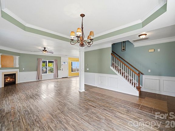 3rd image of 16342 Hayfield Rd