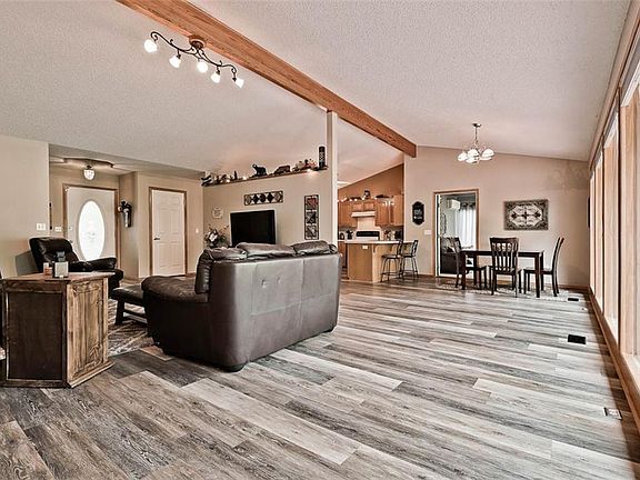 2nd image of 4 Lyndhurst Dr
