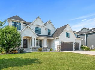 5860 Club Valley Rd, Shorewood, MN 55331