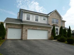 719 Kaiser Ct, Naperville, IL 60565