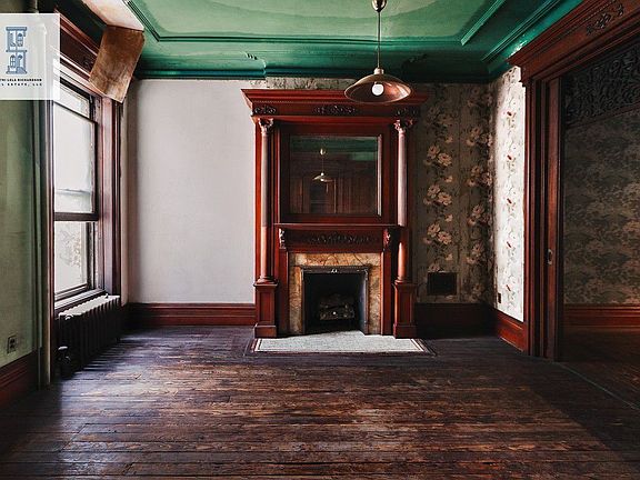 3rd image of 298 Park Pl